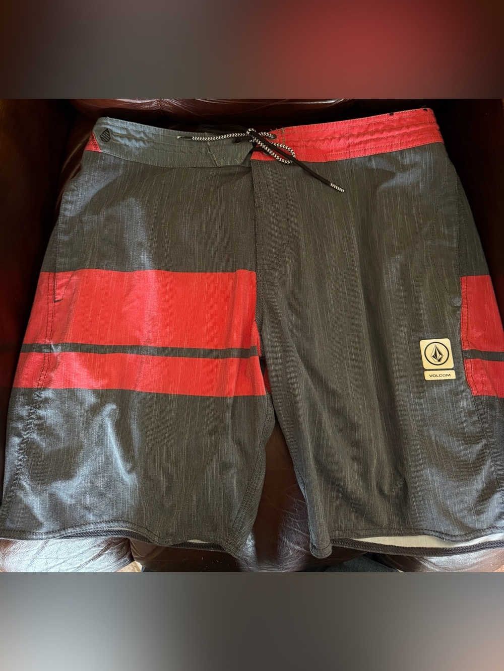 Volcom Slingers Board Shorts Size 36 Red Black Board Shorts